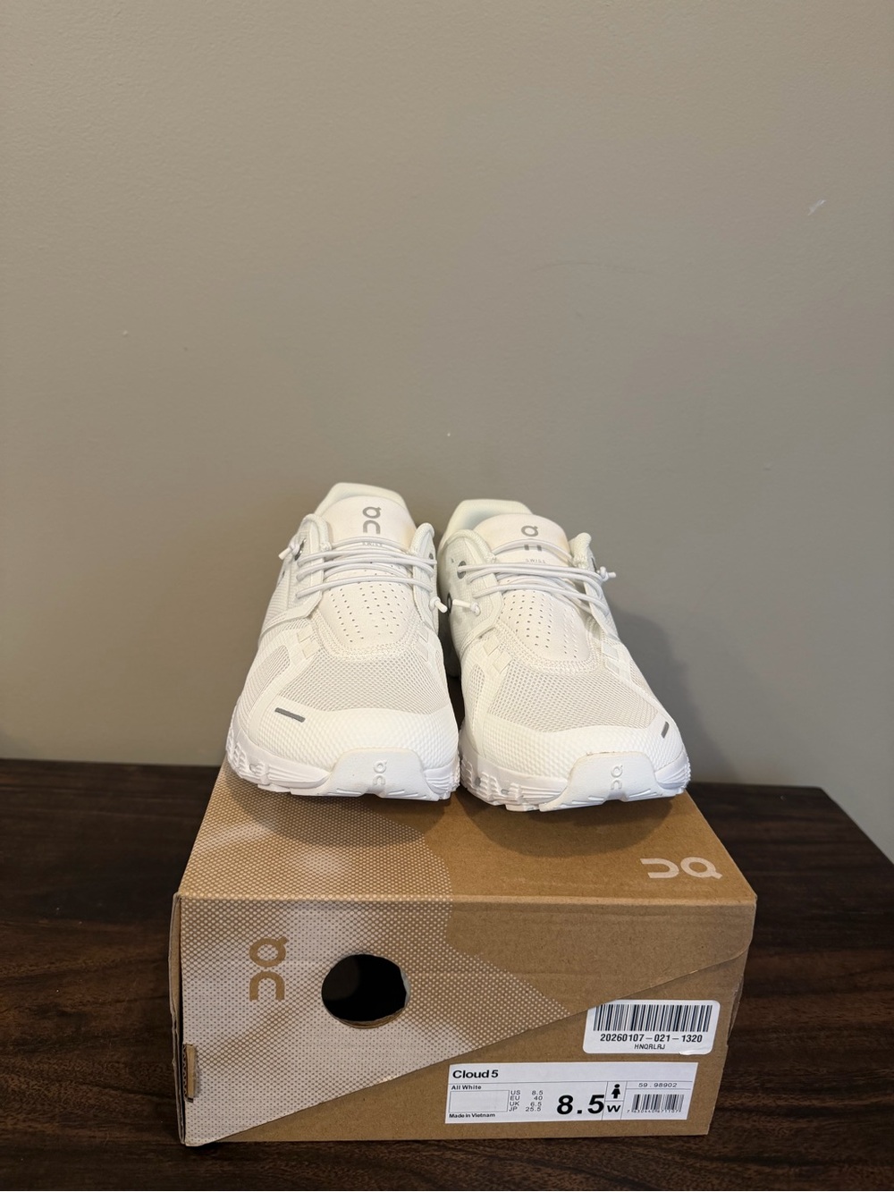 Women’s On Cloud 5 All White Sneakers Size 8.5 - Picture 7 of 7